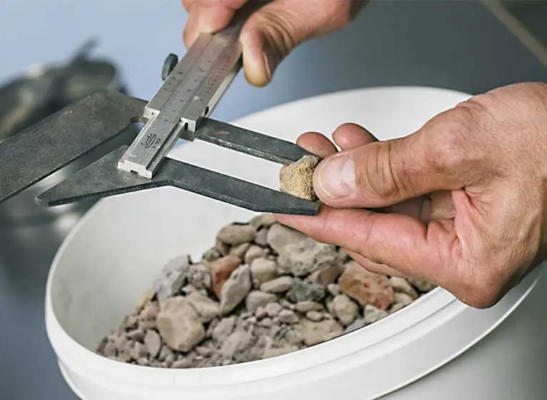 Fremdüberwachung ist Teil der Güteüberwachung von RC-Baustoffen Qualitätskontrollen und Tests im Rahmen der Güteüberwachung von REMEXIT